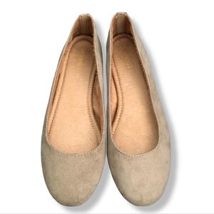 #456 Old Navy Tan Round Toe Size 7 Flats Womens Shoes